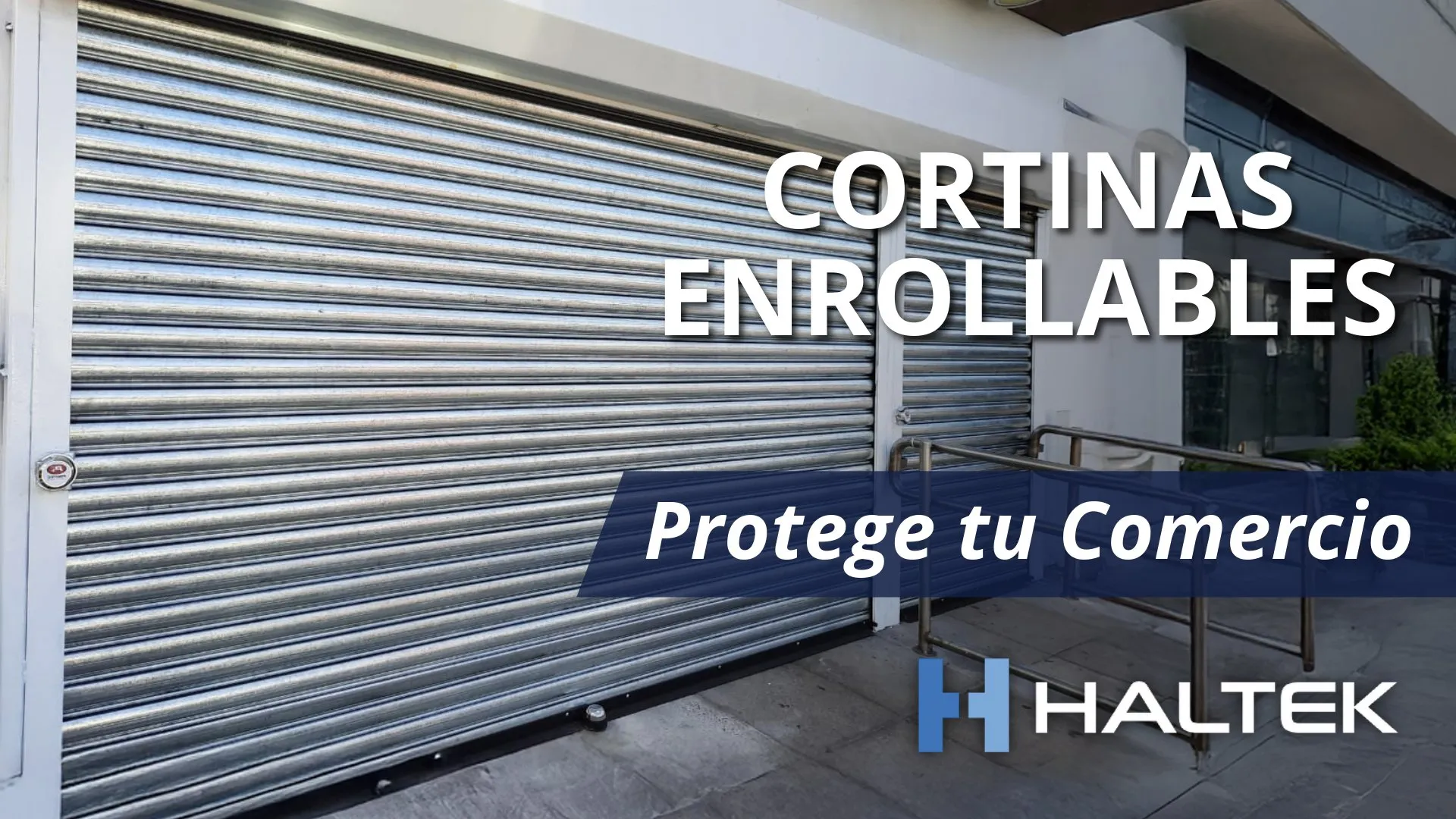 Miniatura de cortinas enrollables metálicas.