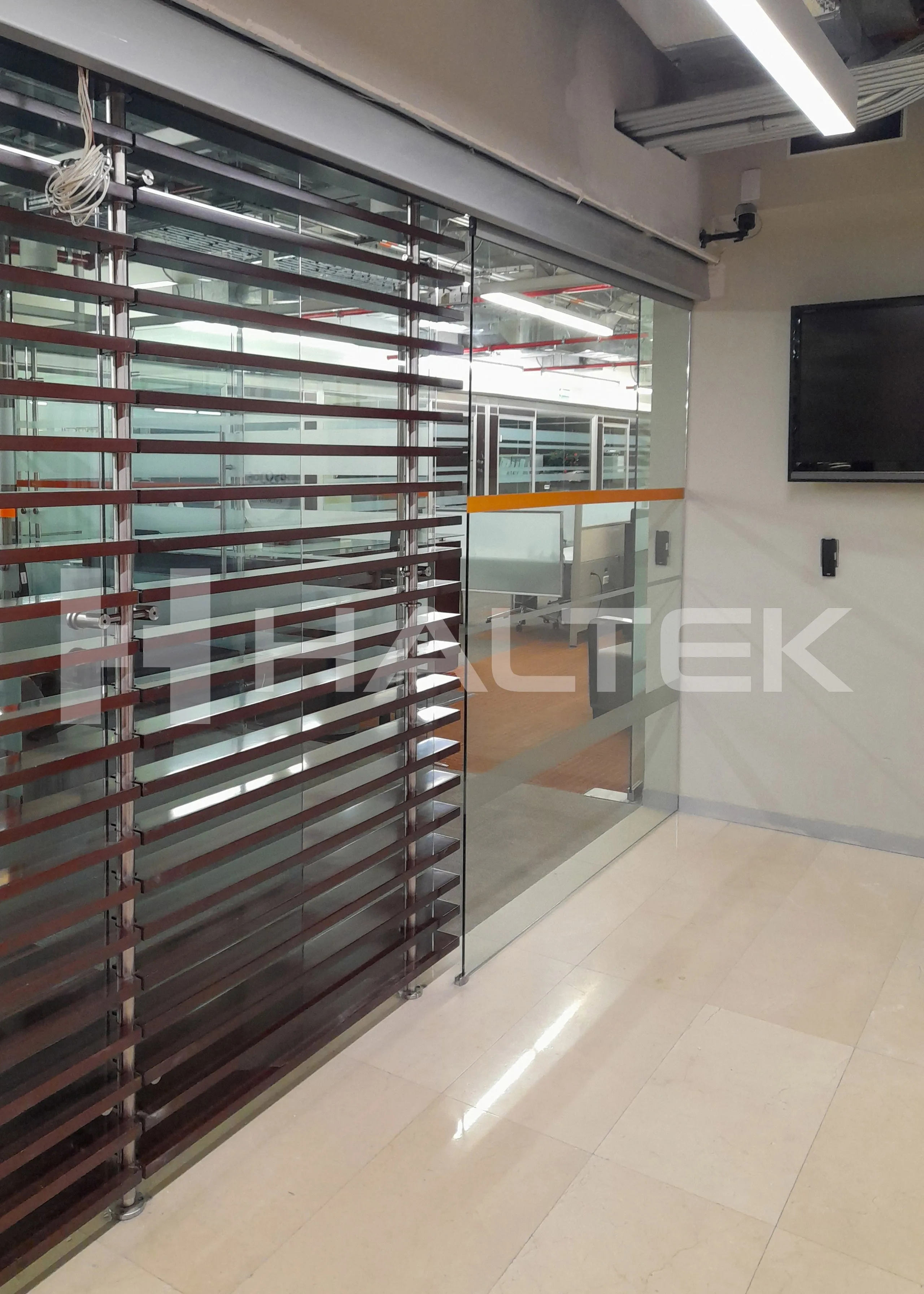 Vista diagonal del proyecto Banorte en edificio corporativo.