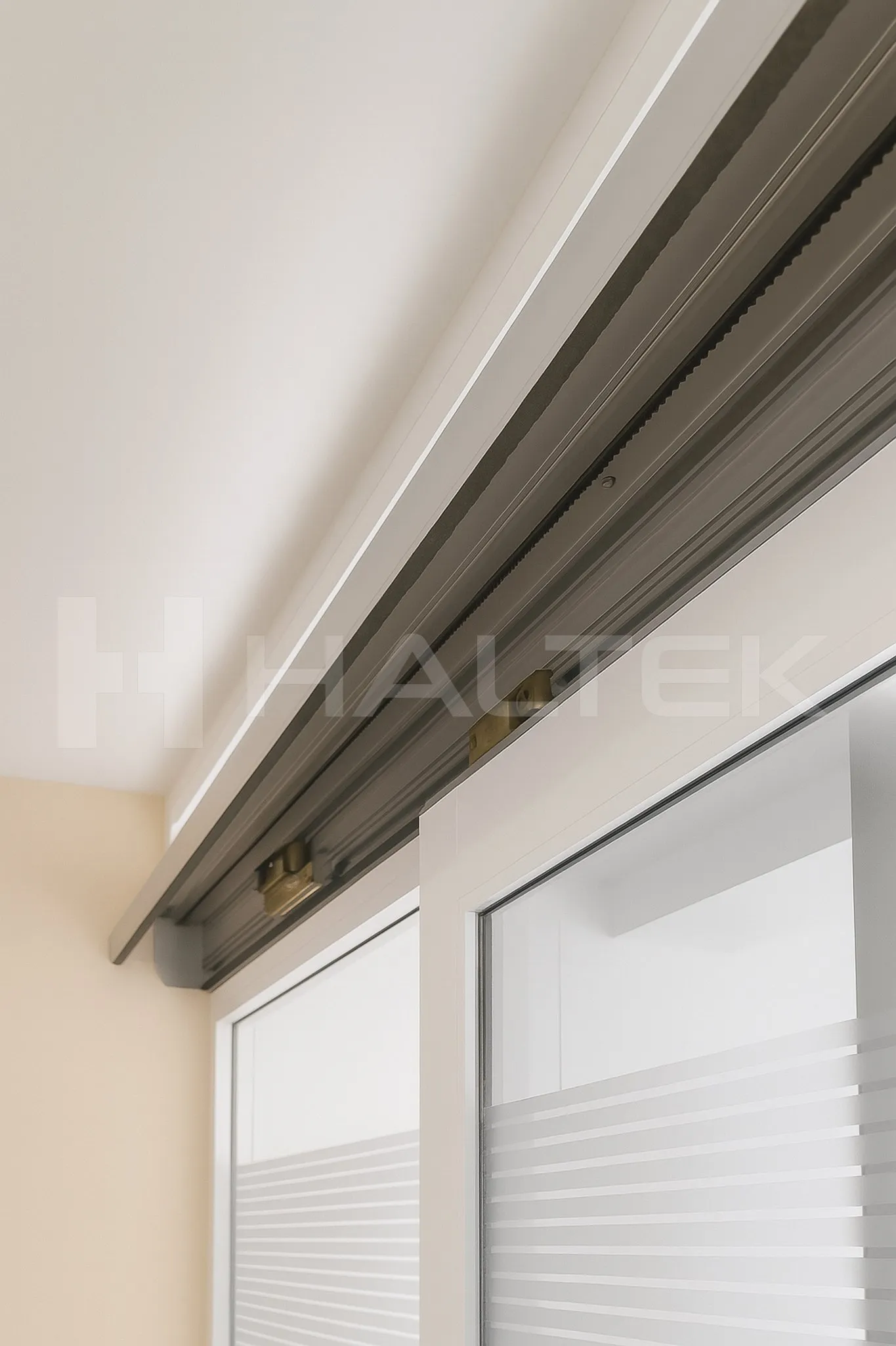 Puerta automática en riel del proyecto CENDI Pemex.