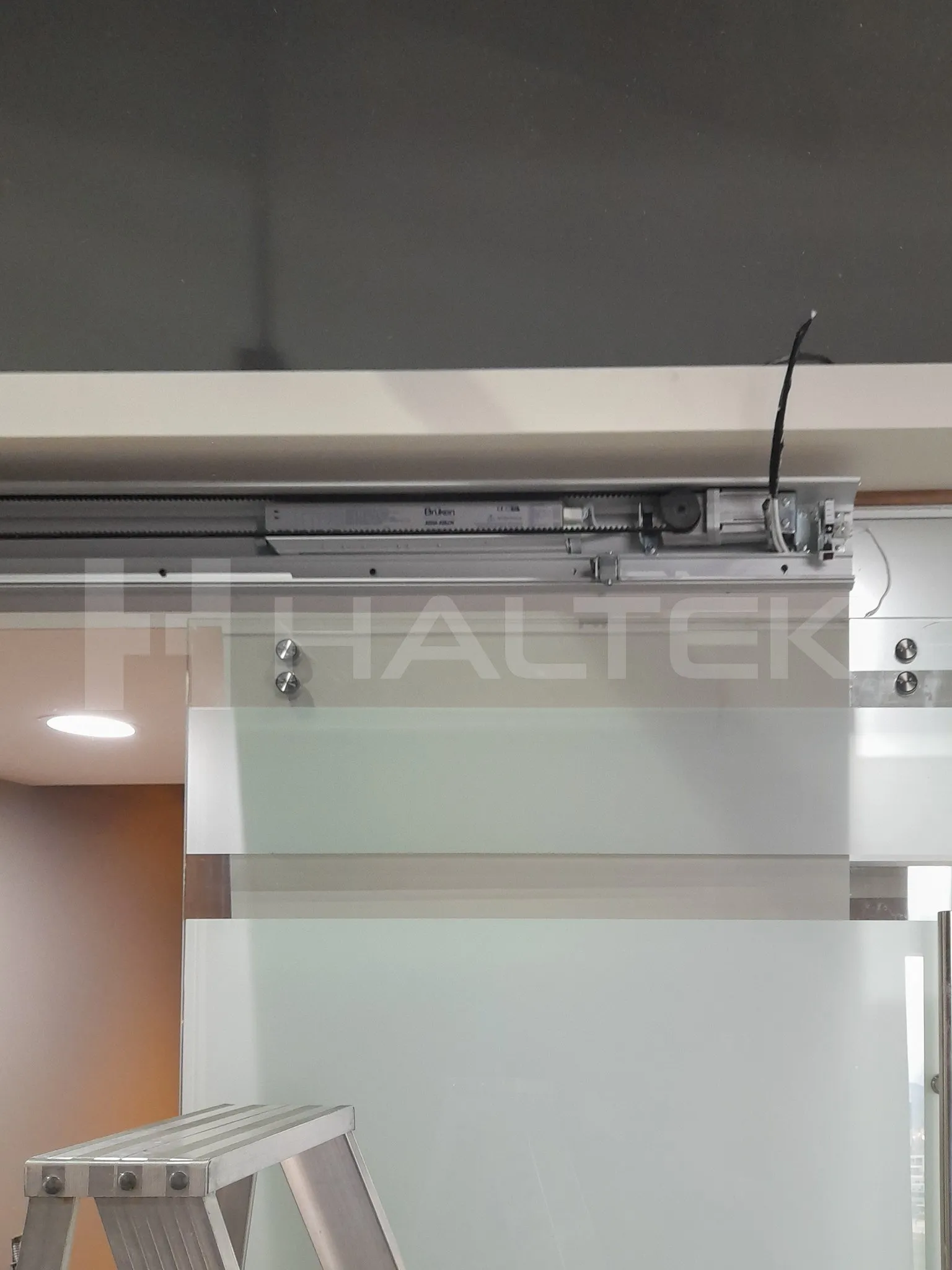 Detalle de riel en proyecto Despacho Félix.