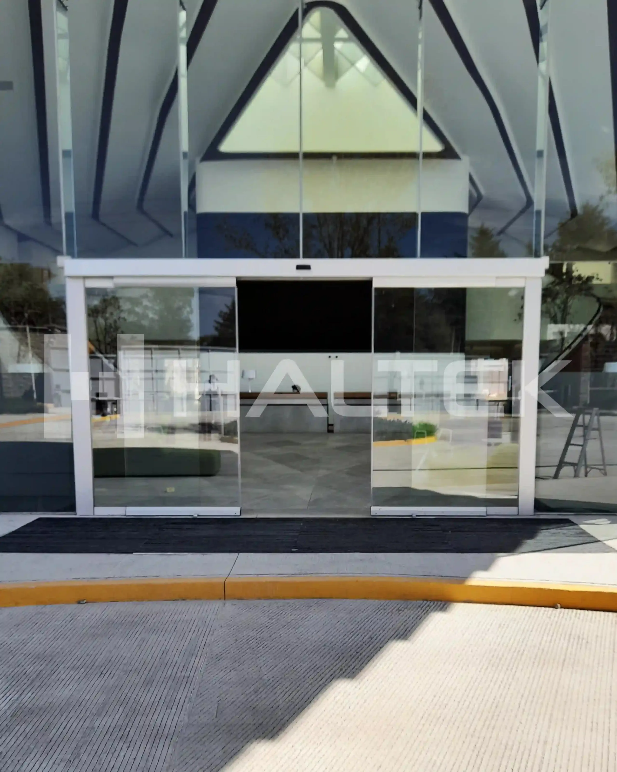 Vista frontal del proyecto Genomma Lab.