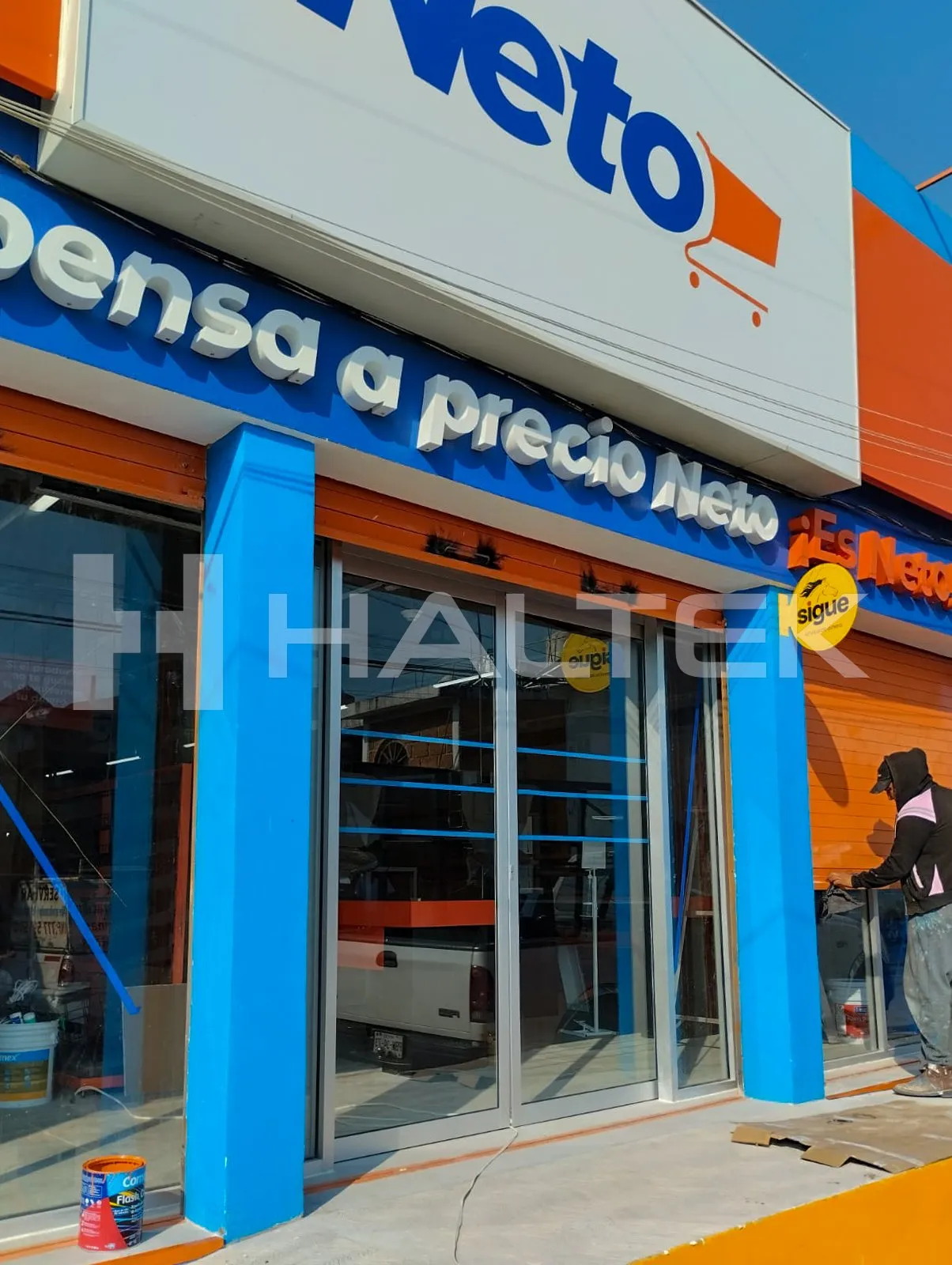 Vista lateral exterior del proyecto Tiendas Neto.