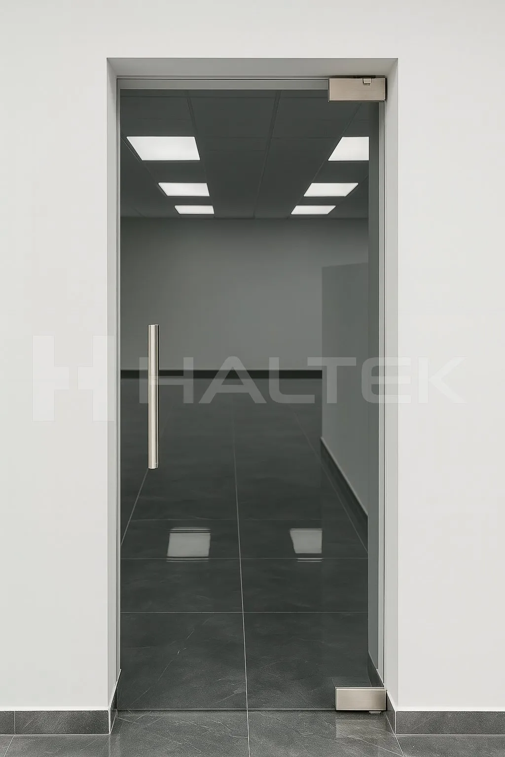 Puerta abatible individual con jaladera H de 50 cm.